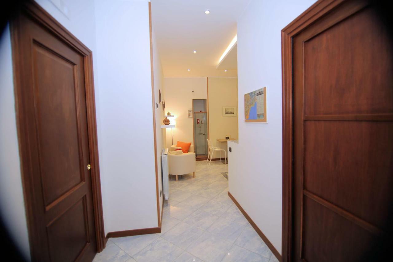 Casa Vittoria Bed & Breakfast เนเปิลส์ ภายนอก รูปภาพ