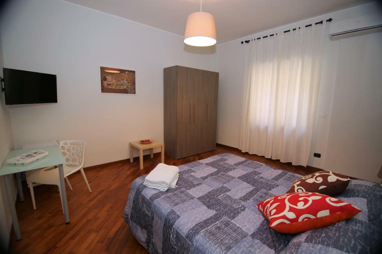 Casa Vittoria Bed & Breakfast เนเปิลส์ ภายนอก รูปภาพ