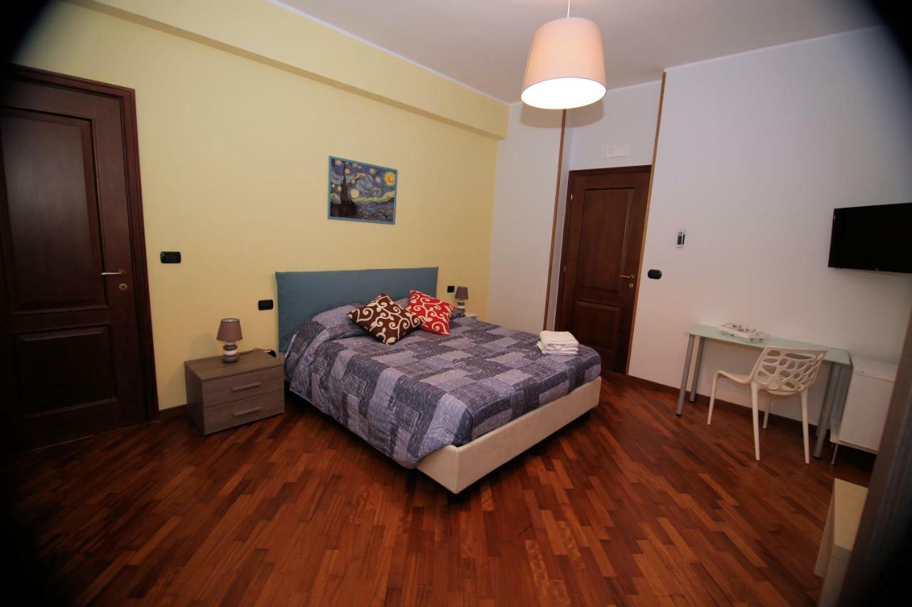 Casa Vittoria Bed & Breakfast เนเปิลส์ ภายนอก รูปภาพ